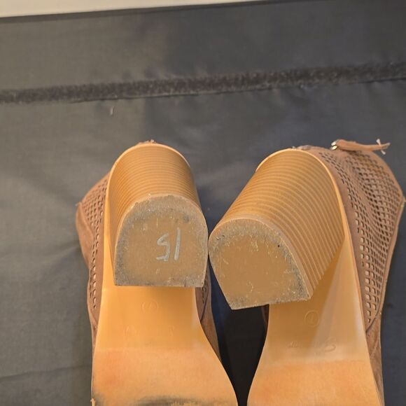 FOREVER BACK ZIPPER CLOSURE IN BOOTIES - Picture 10 of 14